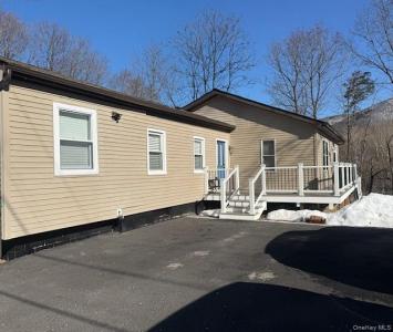 42 Wesley Ave, Beacon, New York 12508, USA