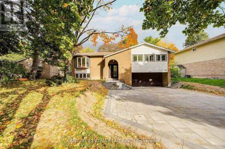 33 SIR BRANDILES PLACE, Markham (markham Village), Ontario L3P 2Z4, Canada
