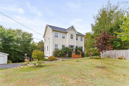 122 HONEYSUCKLE ROAD, Middle Sackville, Nova Scotia B4E 3J9, Canada
