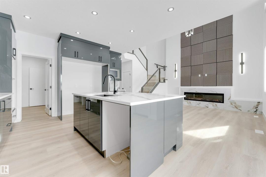 10 ELDRIDGE POINT(E), St. Albert, Alberta T8N 8C3, Canada