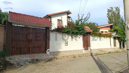 Calle Innominada a una cuadra de la Avenida Ecológica Zona Linde S/N, Oeste, Cochabamba 00001, 玻利维亚