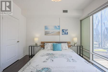 8 THE ESPLANADE AVENUE, Toronto (waterfront Communities), Ontario M5E 0A6, Canada