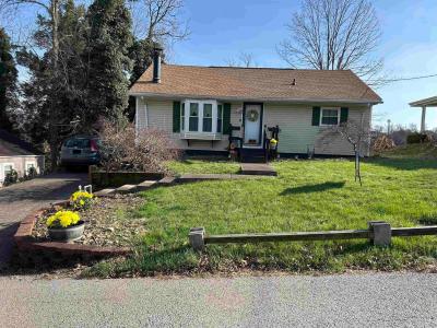 1447 Spring Valley Circle, Huntington, WV 25704, USA