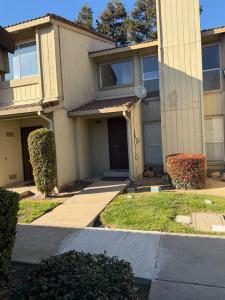 2108 Mount Vernon Drive E, Modesto, California 95350, USA