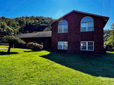 6419 Camp Creek Road, Huntington, WV 25701, USA