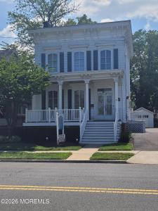 94 W Main Street, Freehold, New Jersey 07728, Amerika Birleşik Devletleri