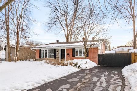 152  4e Avenue, Vaudreuil-Dorion, Quebec J7V 2Z7, Canada