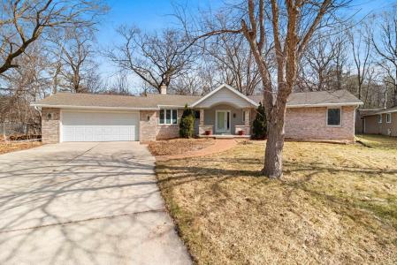 1543 RUSTIC RIDGE Court, Green Bay, Wisconsin 54311, USA