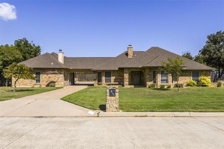 813 Shady Creek Drive, Kennedale, Texas 76060, USA