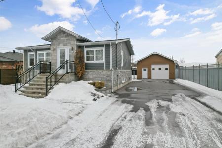 1  Rue Perron, Salaberry-de-Valleyfield, Quebec J6S 5Z4, Canada