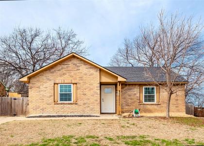 720 Sandstone Drive, Fort Worth, Texas 76120, USA
