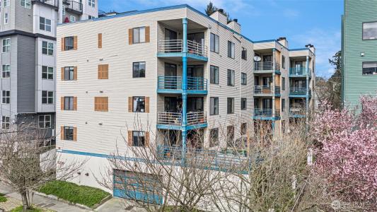 3256 SW Avalon Way , 203, Seattle, Washington 98126, USA