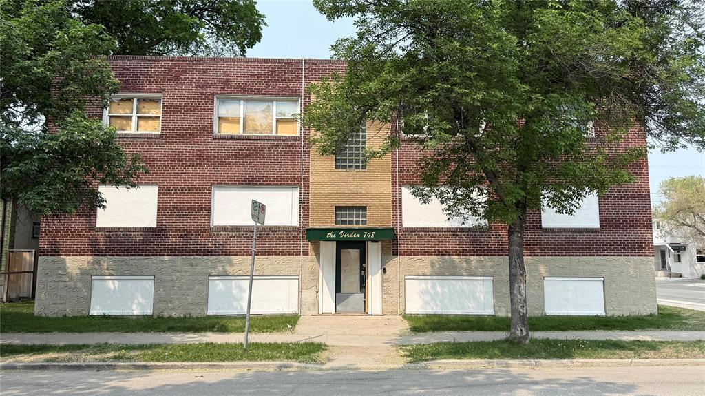 748 BANNING STREET, Winnipeg, Manitoba R3G 2G2, Canada