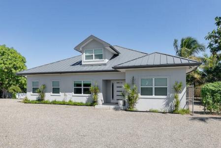 ELEVATED, 6-BEDROOM SINGLE FAMILY HOME ON A MASSIVE PARCEL, Lower Valley, Grand Cayman, جزر كايمان
