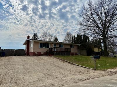 194 Lakeview Drive, Wataga, Illinois 61488, USA