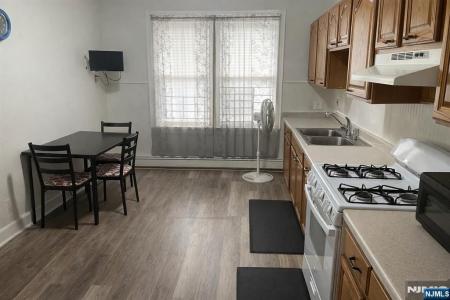 382-386 Highland Avenue , 201, Kearny, New Jersey 07032, Stati Uniti