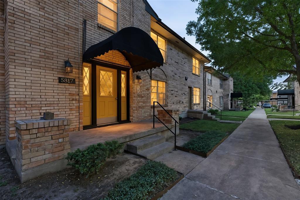 5817 Sandhurst Lane , B, Dallas, Texas 75206, USA
