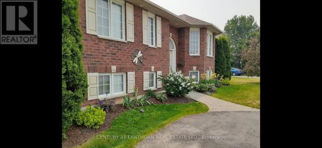 6 CHISHOLM SQUARE, Belleville (belleville Ward), אונטריו K8N 5Z4, קנדה 