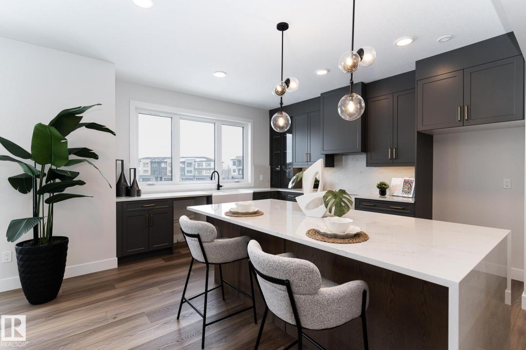 7121 MAY CRESCENT NW, Edmonton, אלברטה T6R 0X2, קנדה