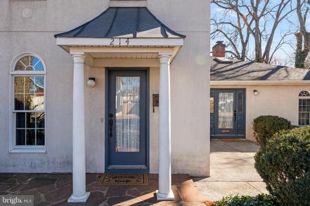 214 S Royal Avenue, Front Royal, Wirginia 22630, USA