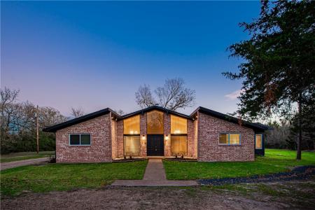 5004 Enchanted Oaks Drive, College Station, Texas 77845, USA