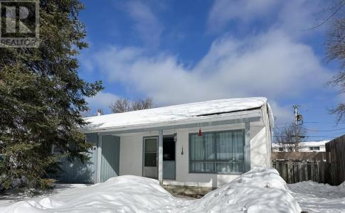 20 POPLAR AVE, Ear Falls, Ontario P0V 1T0, Canadá