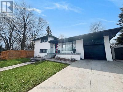 18 WINSDALE ROAD, Toronto (markland Wood), Ontario M9C 2W8, Canada