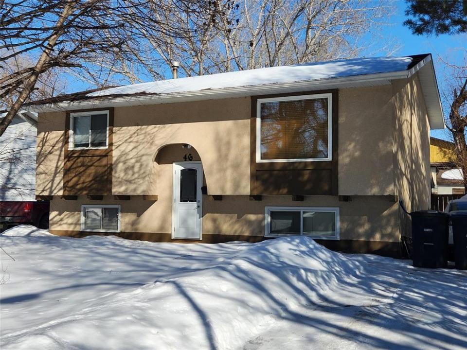 46 ROYAL BAY, Brandon, Manitoba R7B 2W3, Canada