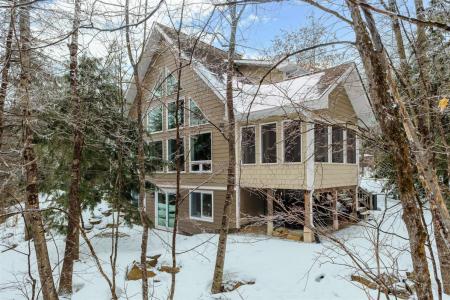 39  Ch. Mountainview, Chelsea, Quebec J9B 2M2, Canada