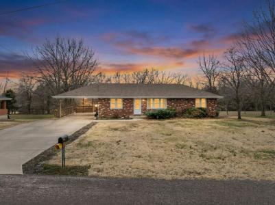 331 MAJOR TERR, Holts Summit, Missouri 65043, USA