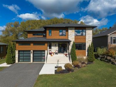 907  Rue de la Salamandre, Magog, Quebec J1X 0H7, Canadá