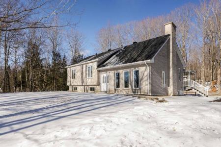 1074  Rue Drouin, Magog, Quebec J1X 3W2, Canadá