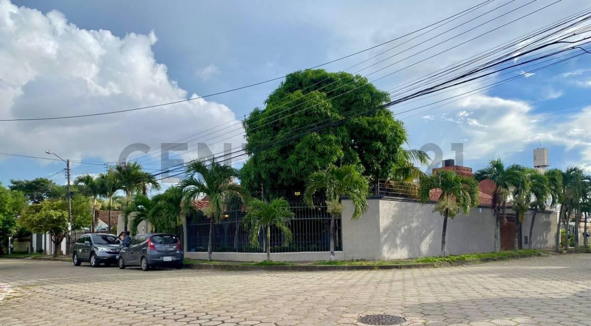 Calle Aguairenda esquina dechia , Oeste, Santa Cruz 00001, Bolivie