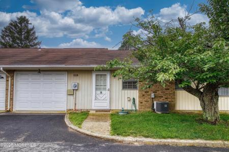 32C Yorkshire Court, Manchester, NJ 08759, USA