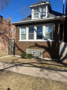 6953 S Indiana Ave Drive, Chicago, Illinois 60637, USA