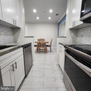 255 S Pickett Street , 102, Alexandria, Virginia 22304, USA