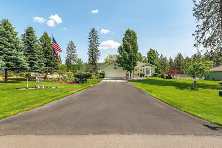 16324 N Cimmeron Ct, Nine Mile Falls, Washington 99026, États-Unis