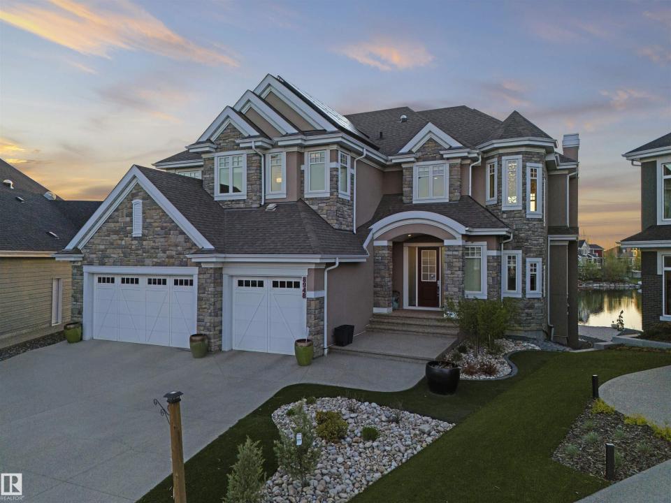 8948 20 AVENUE SW, Edmonton, ألبرتا T6X 2C5, كندا