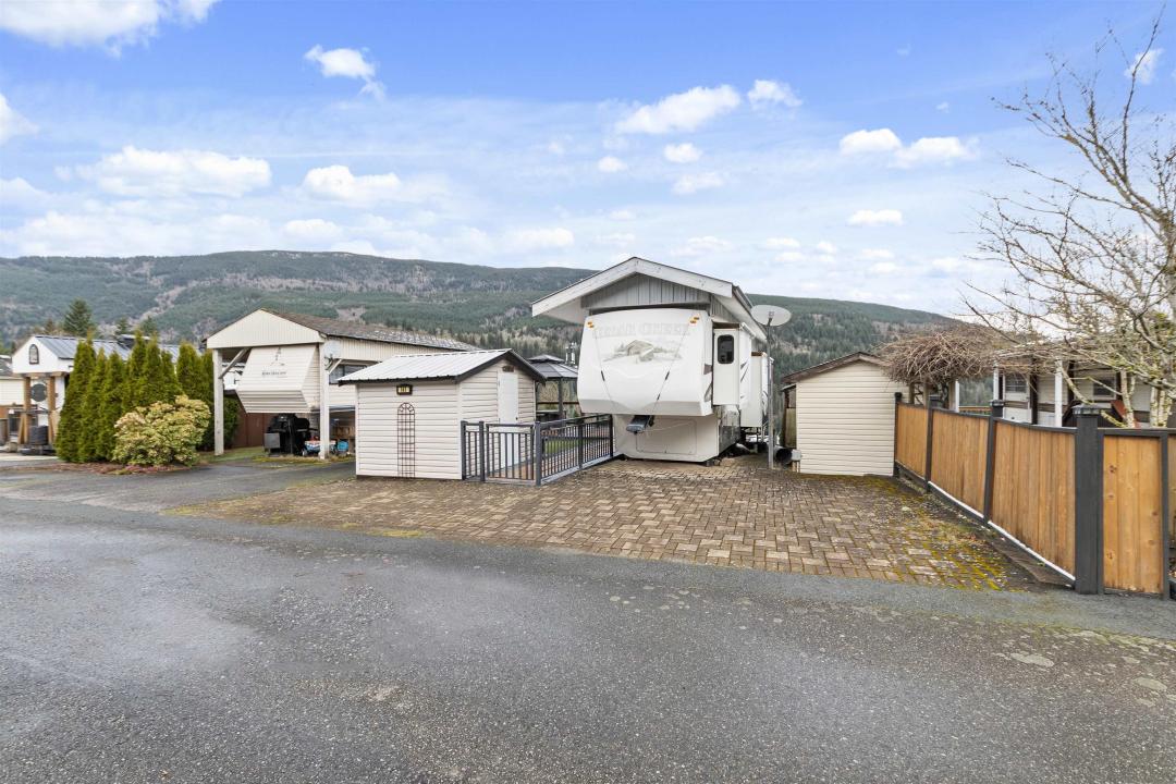 1436 FROST ROAD, Chilliwack, Colúmbia Britânica V2R 4X8, CANADÁ