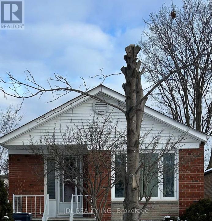 8 HIGHWOOD AVE AVENUE, Toronto (wexford-maryvale), 安大略省 M1R 2E4, 加拿大