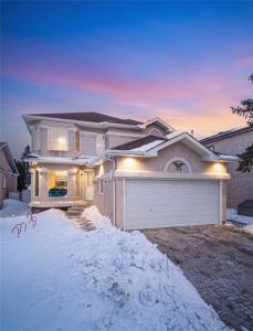 144 EAGLEMERE DRIVE, Winnipeg, Manitoba R2K 4K9, Canada