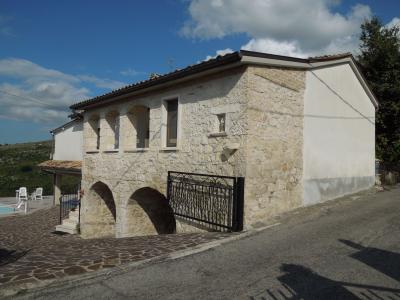 Via Costa del Colle, Roccamorice, Abruzzo 65020, Ý