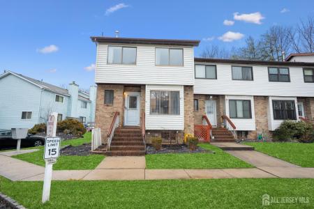 -9 Wood Acres Drive, North Brunswick, New Jersey 08902, Stati Uniti