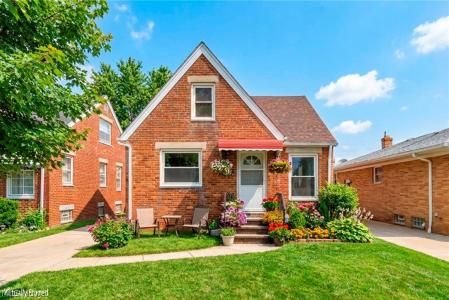 3202 Parklane Drive, Parma, Ohio 44134, USA