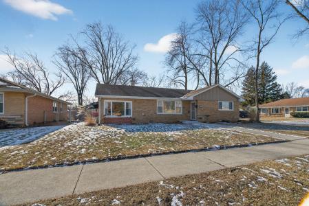 6935 W 115th Place, Worth, Illinois 60482, USA