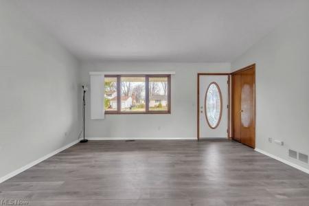 462 Waterbury Drive, Eastlake, Ohio 44095, USA