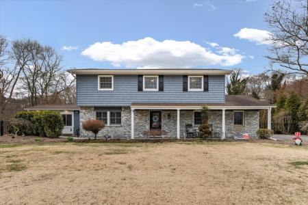 32 Branch Drive, Smithtown, NY 11787, USA