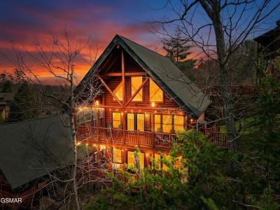 1723 Summit View Way, Sevierville, Tennessee 37862, USA