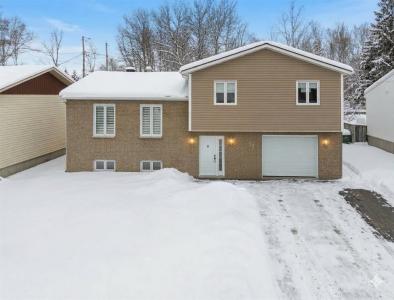 54  Rue Dubois, Rouyn-Noranda, 魁北克省 J0Z 1Y0, 加拿大