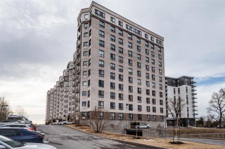 7680  Boul. Marie-Victorin, Brossard, Quebec J4W 3L2, Kanada